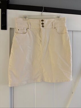 Ann Taylor size 8 Cream Button-Front denim Skirt